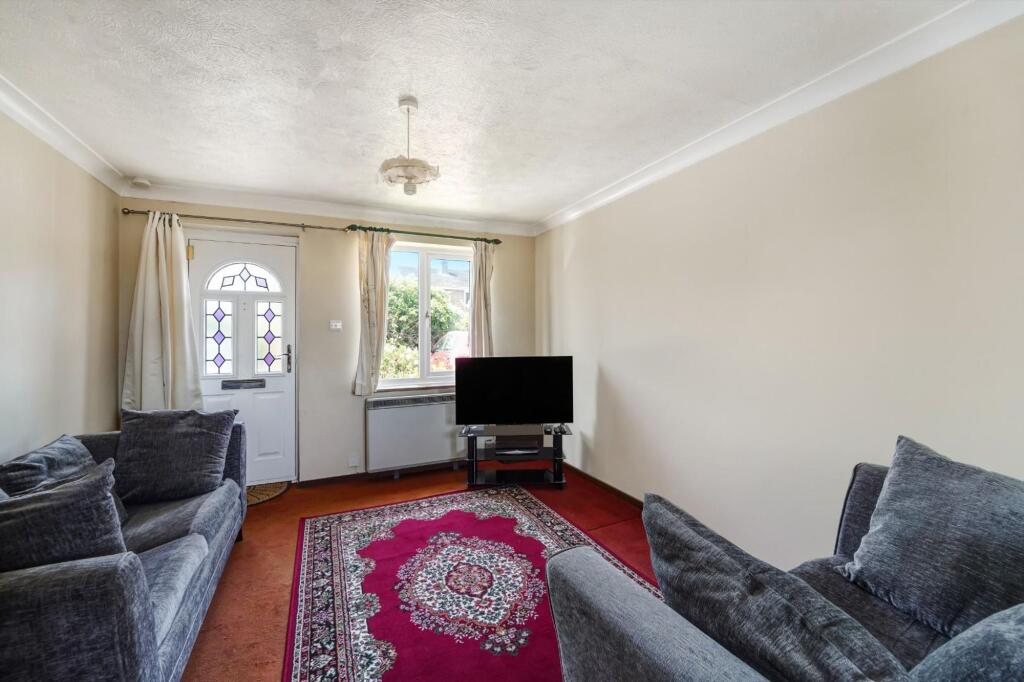 Godwin Close, Epsom, KT19 photo 4