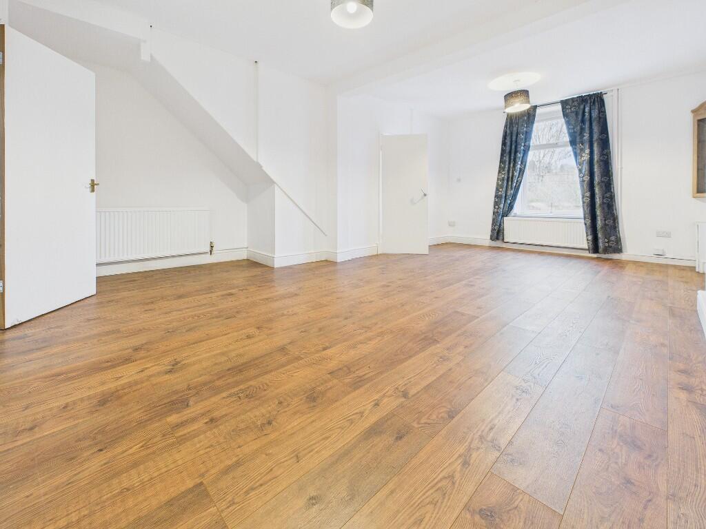 Thornwood Place, Treharris, South Glamorgan, Rhondda Cynon Taff, CF46 photo 4