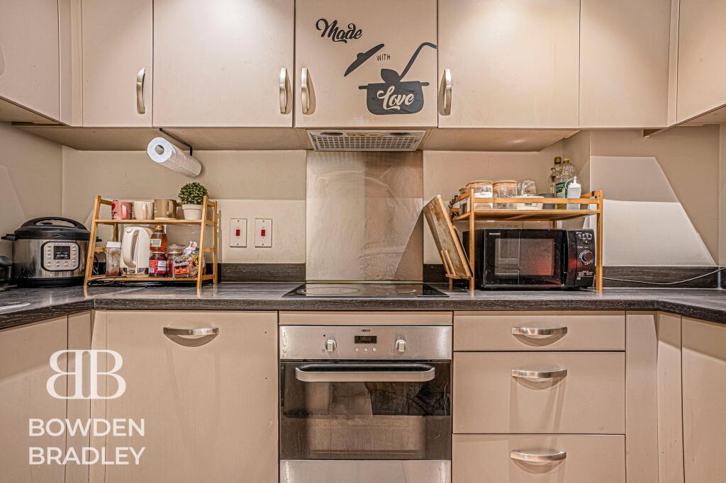 Apartment in Ilford - View 4