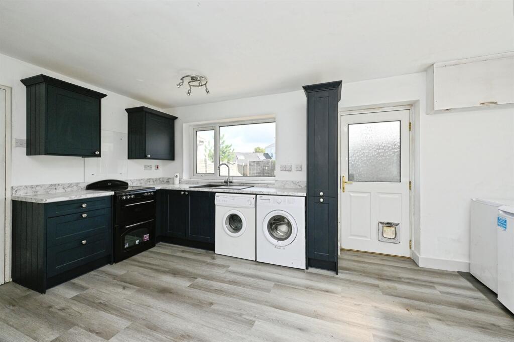 Hurst Crescent, Welney, Wisbech photo 2