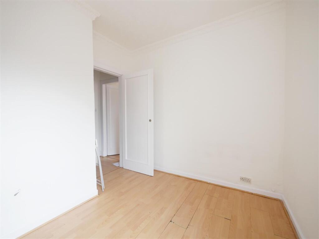 House in Glasgow, East Dunbartonshire - More