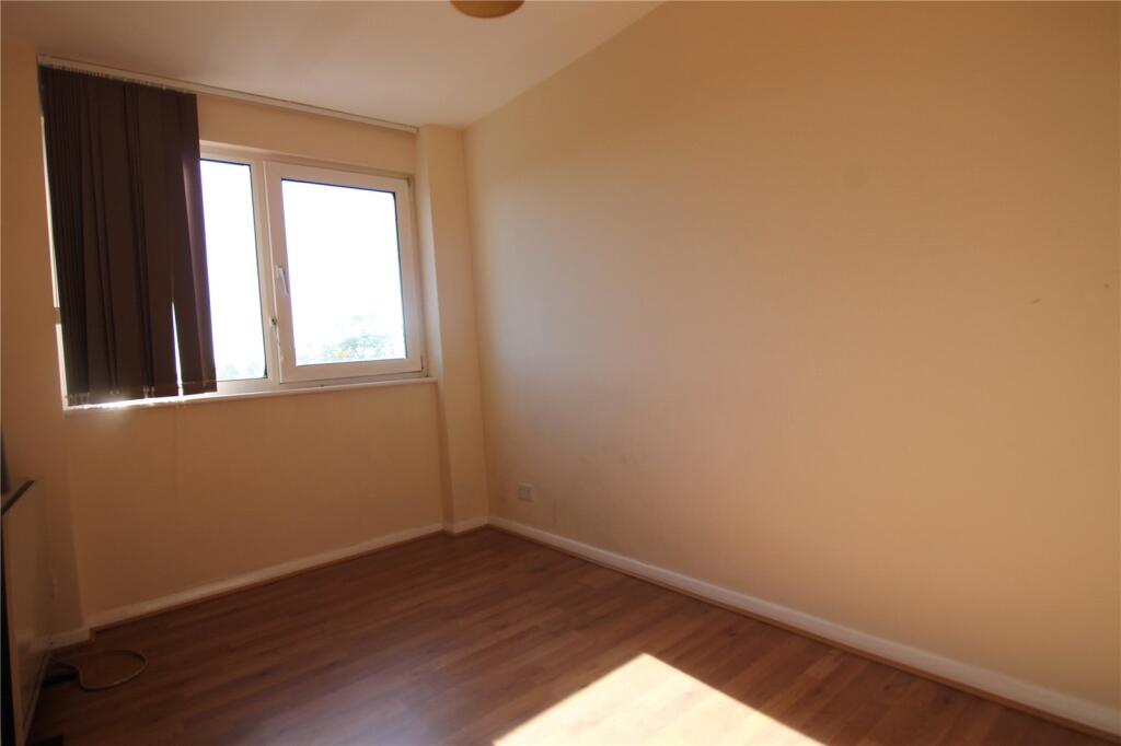 Apartment in Harrow - More