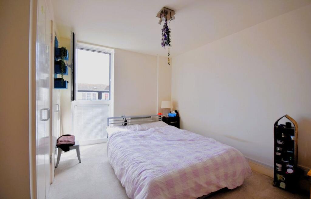Apartment in Kingston upon Thames - More