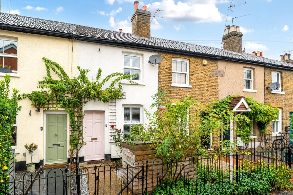 2-bed terraced on Springfield Lane, Weybridge, KT13, £500,000