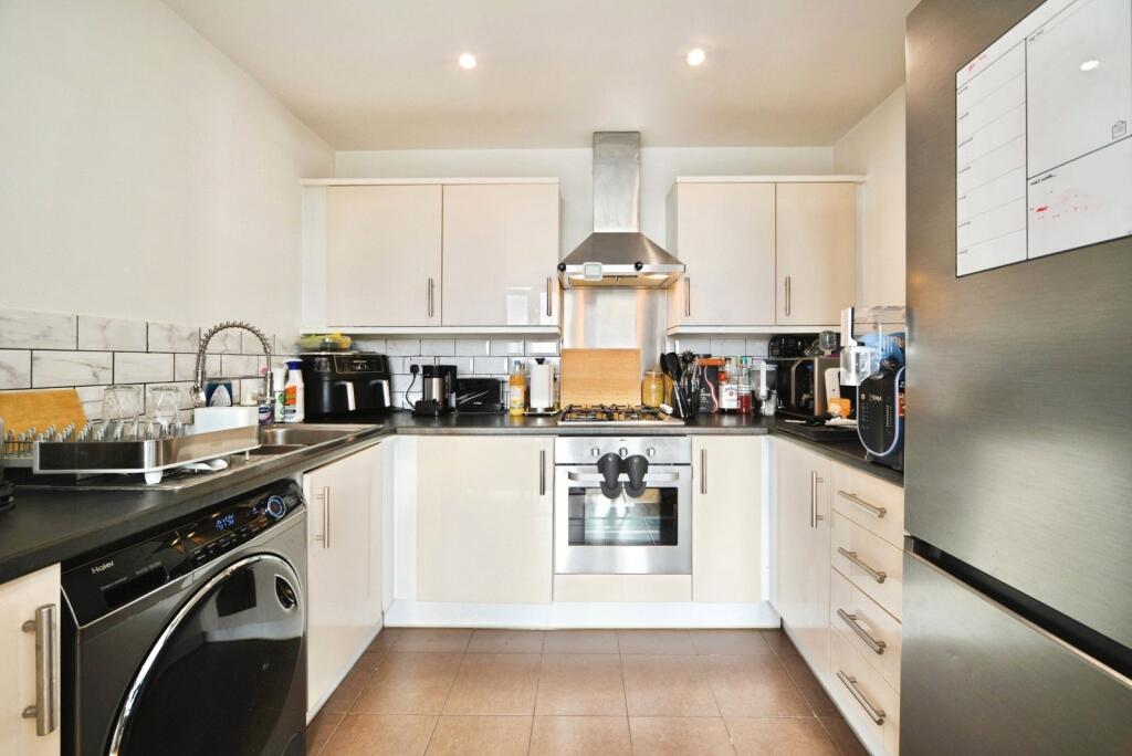 Magnetic Crescent, ENFIELD, Middlesex, EN3 photo 4