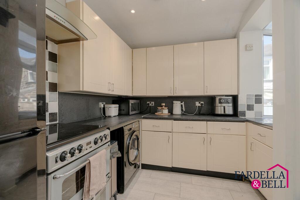 House in Burnley, Harle Syke, Briercliffe - View 4