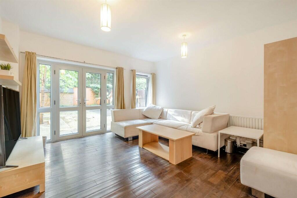 Main image of property: Express Wharf, 3 Hutchings Street