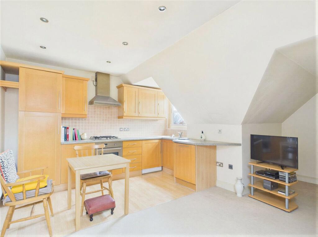Apartment in Christchurch, Pokesdown, Bournemouth - More