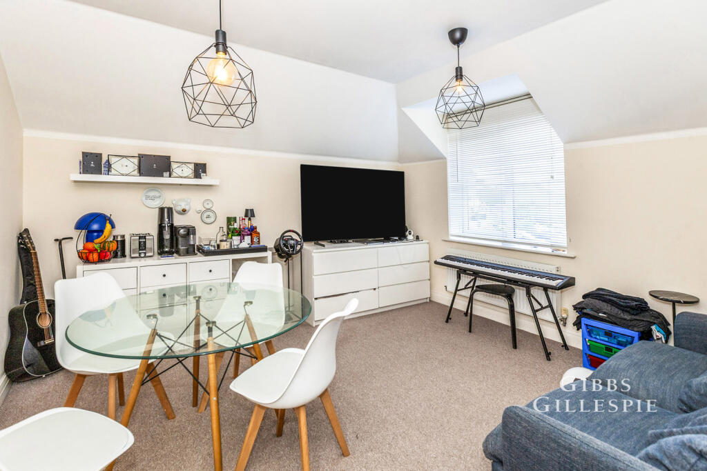 Apartment in Slough - More