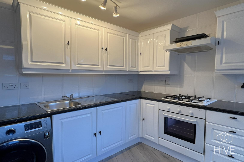 Apartment in Ringwood, Moortown - View 5