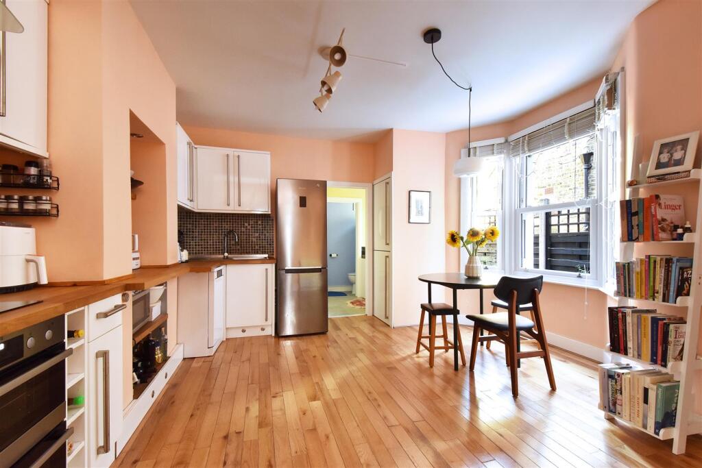 Apartment in London - More