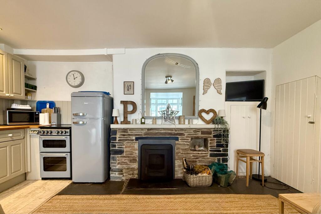 6, Grove Place, Padstow, PL28 photo 4