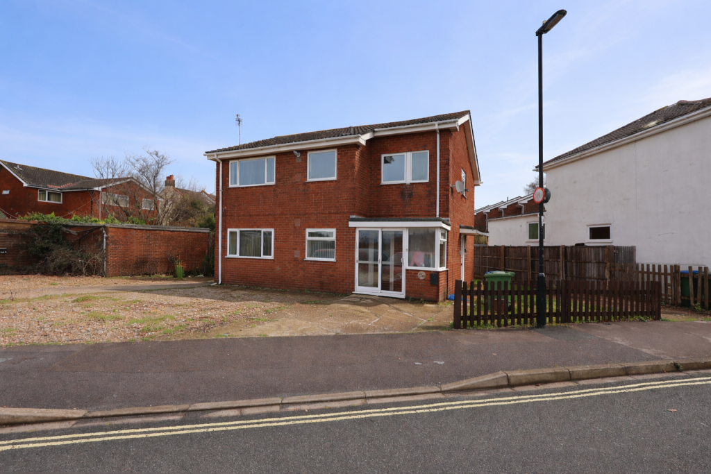 2-bed flat on Swift Road, Woolston, £95,000