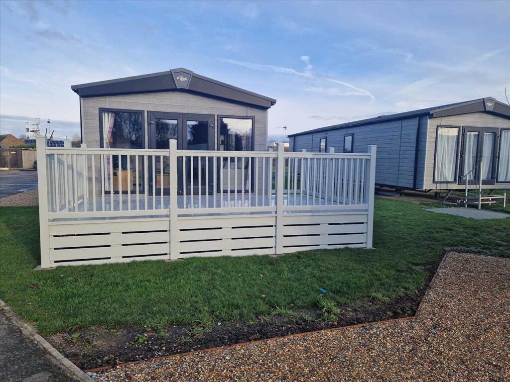 2-bed caravan on Haven Village - Hemsworth, Brightlingsea, £82,995