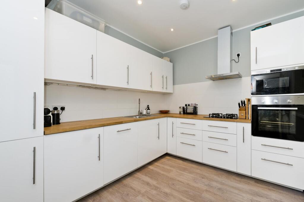 Apartment in London - View 2