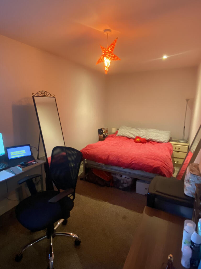 Apartment in Manchester, Moss Side - More