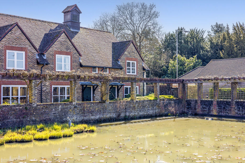 Main image of property: 30 Bluecoat Pond, Christs Hospital, Horsham, RH13 0NW