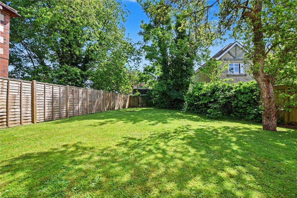 House in Leeds, West Yorkshire - View 4