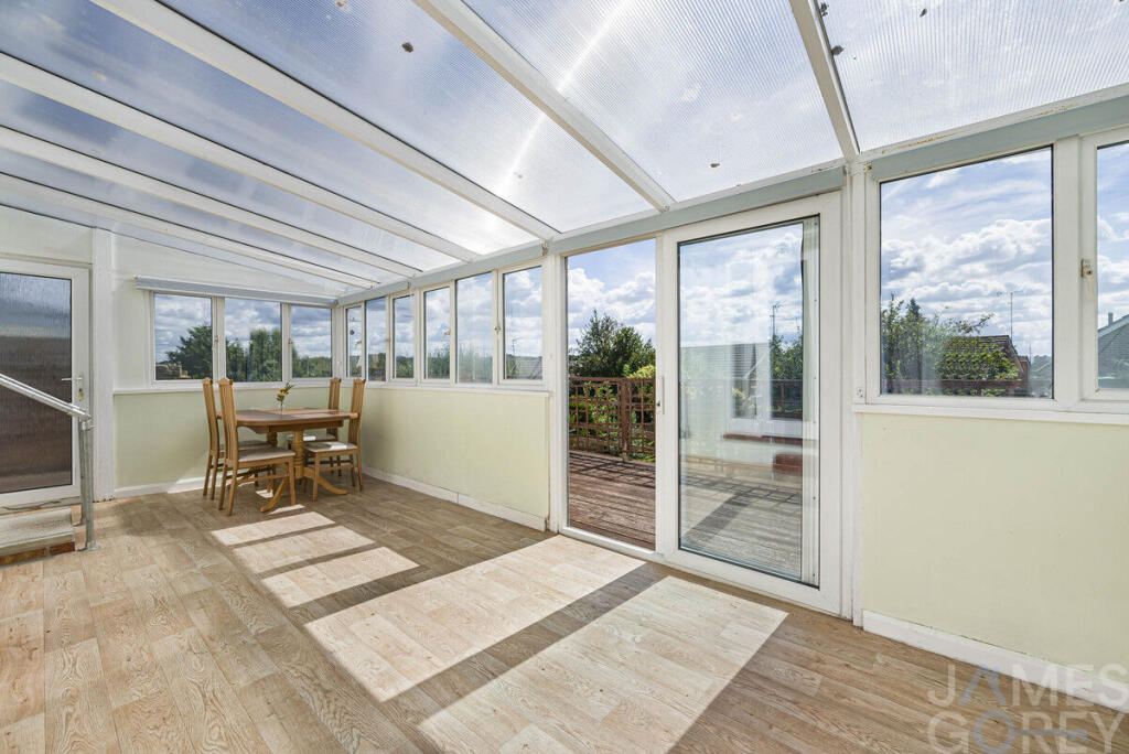 House in Dartford - More
