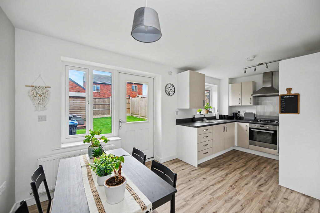 House in Rugby, Clifton-upon-Dunsmore - More