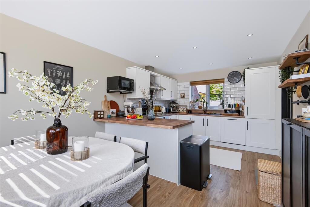 House in South Holland, Surfleet - More