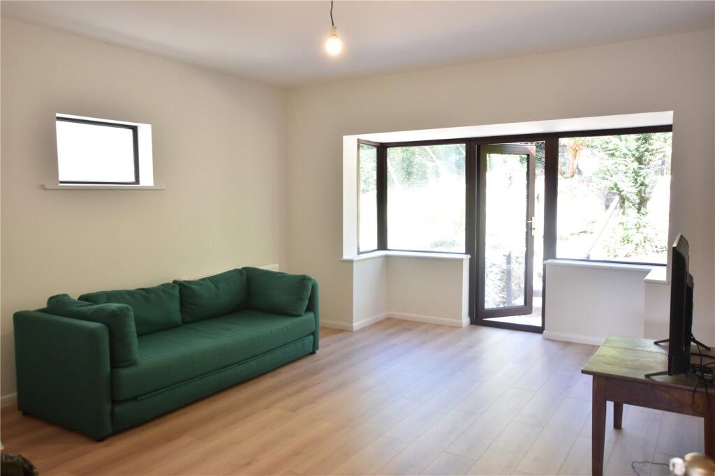 House in Croydon - View 3