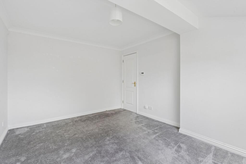 Apartment in Watford - View 5