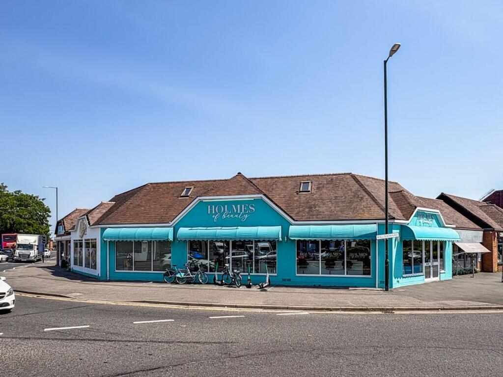 Main image of property: 274 Wallisdown Road, Bournemouth, BH10 4HZ