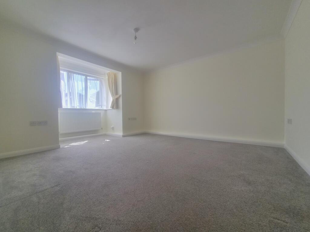 Apartment in Eastleigh, Hound - View 2