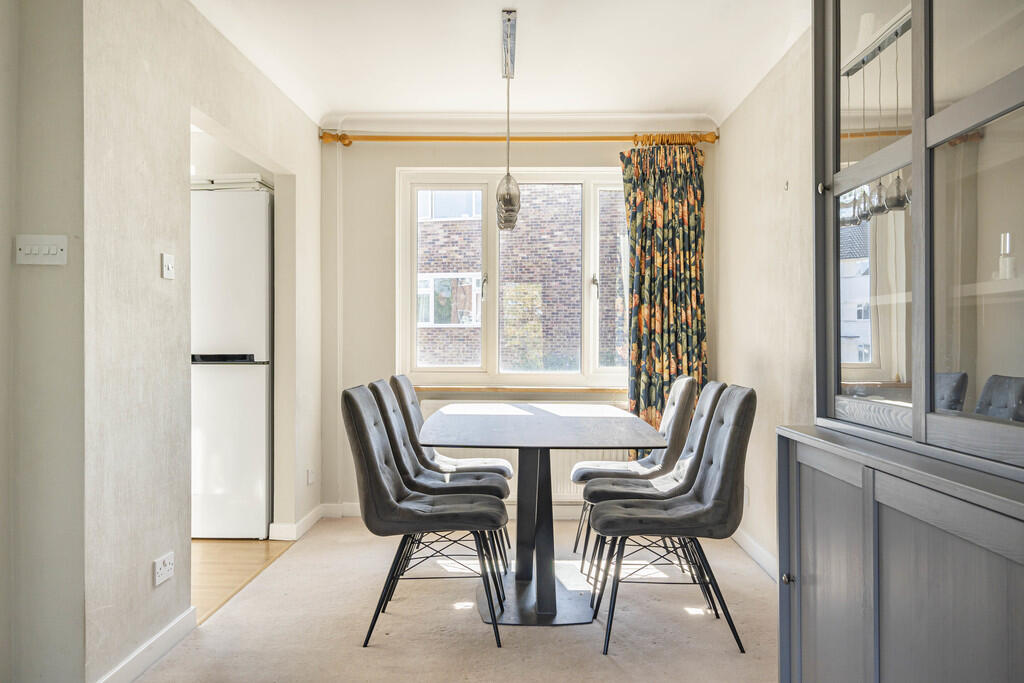 House in Guildford - View 5