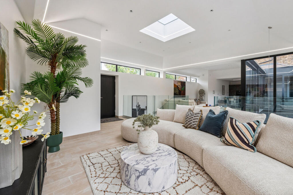 House in London - View 5