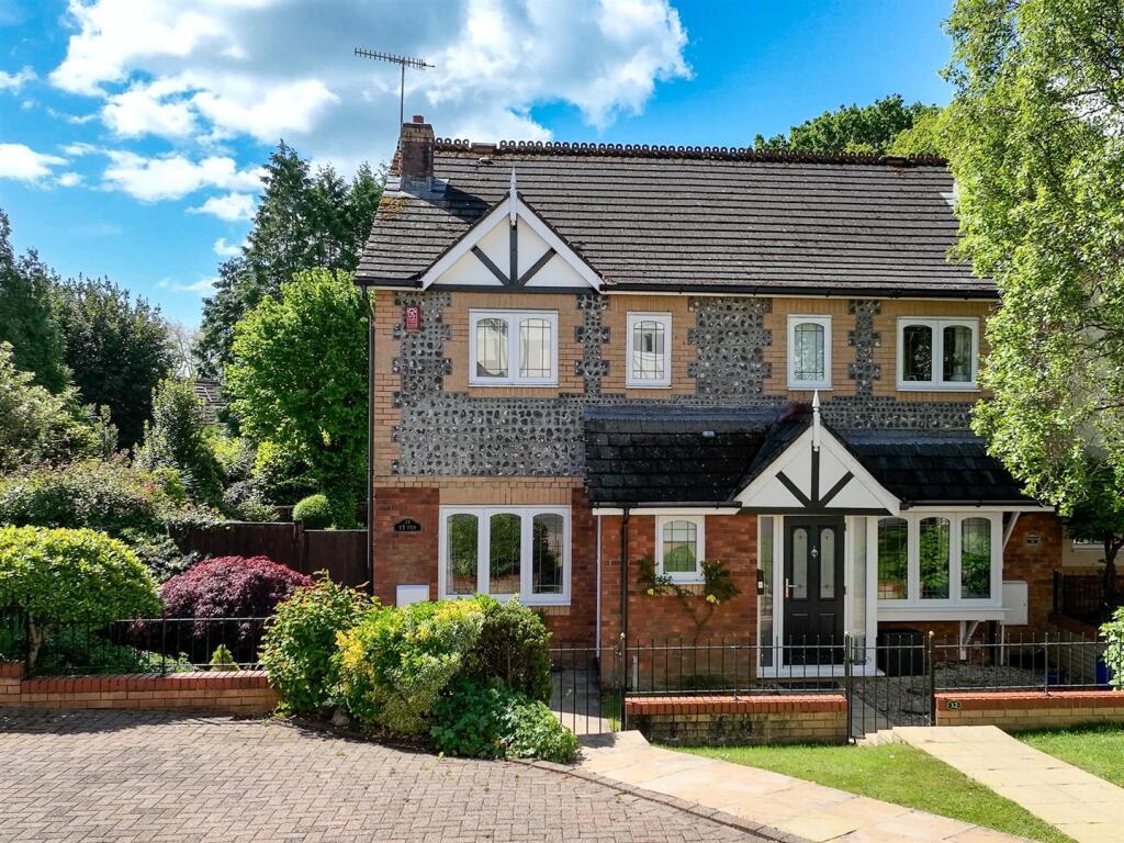 Main image of property: Heneage Drive, Mumbles, Swansea
