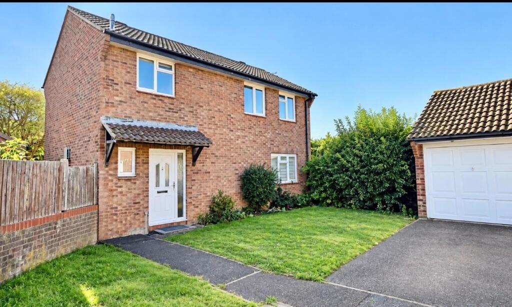 3-bed detached on Gardner Close, Langney Point, Eastbourne, £335,000