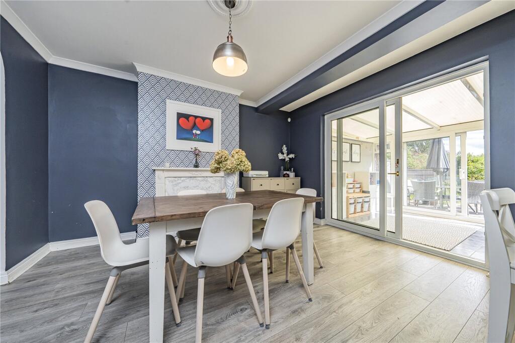 House in London, Motspur Park - View 5