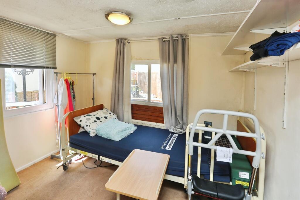 House in Southampton - More