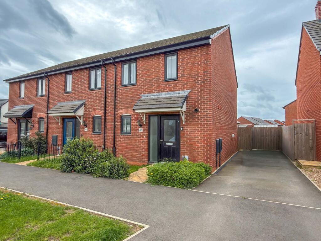2-bed terraced on Hayloft Way, Nuneaton, CV11, £230,000