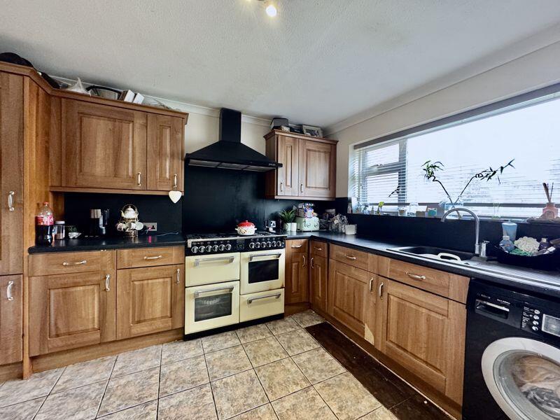 Stratford Drive, Wooburn Green photo 2