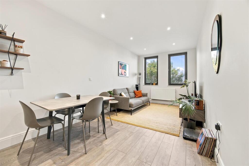 Belmont Road, Uxbridge, UB8 photo 3