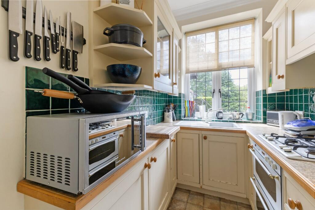 Apartment in Waverley, Farnham - View 4