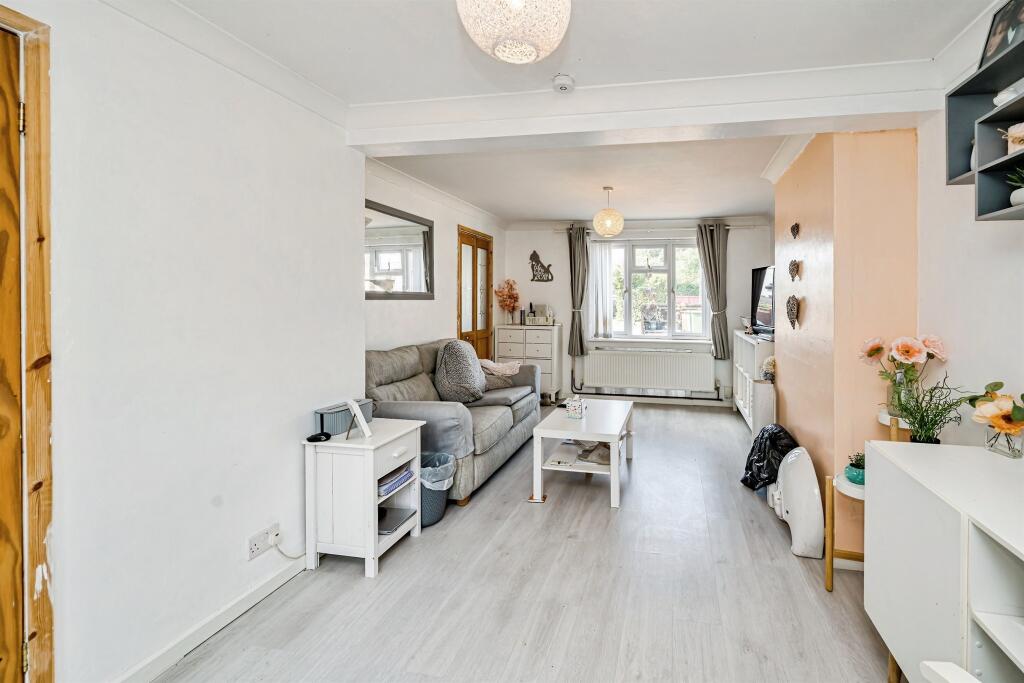 House in Aylesbury, Buckinghamshire - More