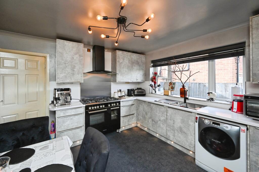 George Street, Sutton-in-Ashfield, NG17 photo 4