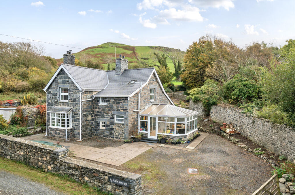 Main image of property: Tywyn, Gwynedd, LL36