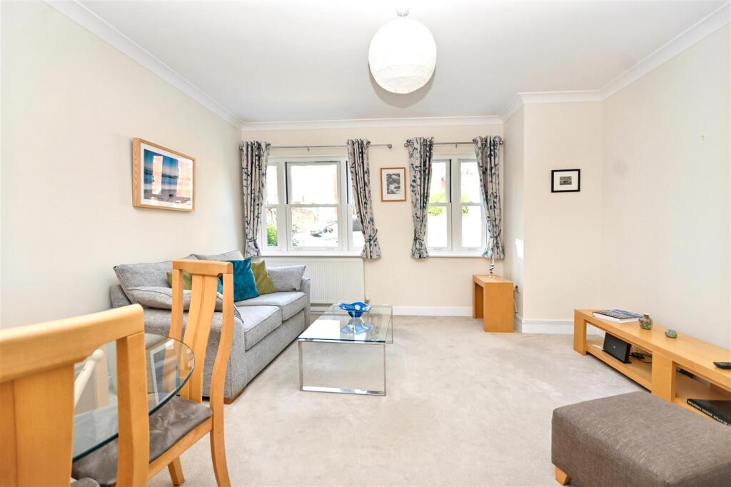 Apartment in Eastbourne, East Sussex - More