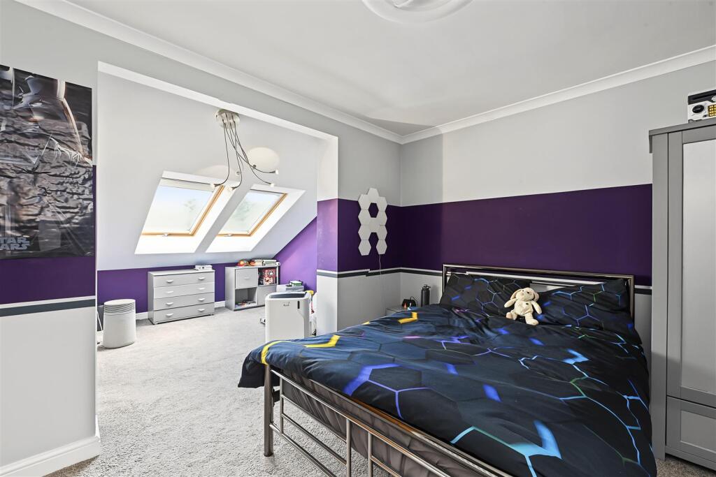 House in Harpenden, Wood End - More