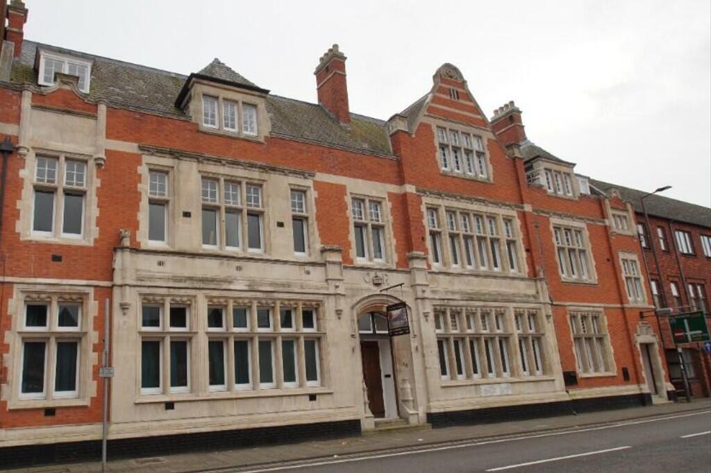 Main image of property: Bedford Suites, BS3N, Dame Alice Street, Bedford, Bedfordshire, MK40 - £995 PCM