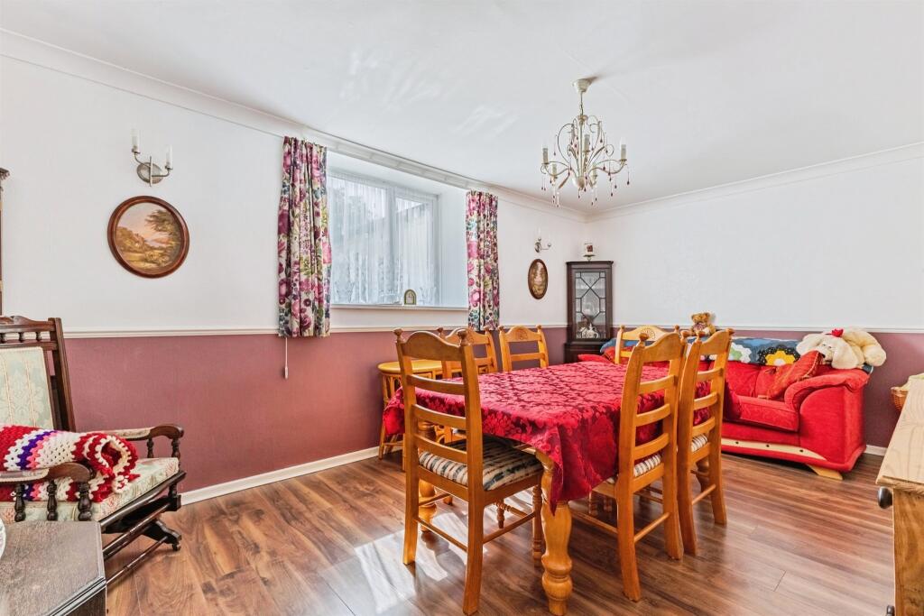 House in Torquay, Torbay - More