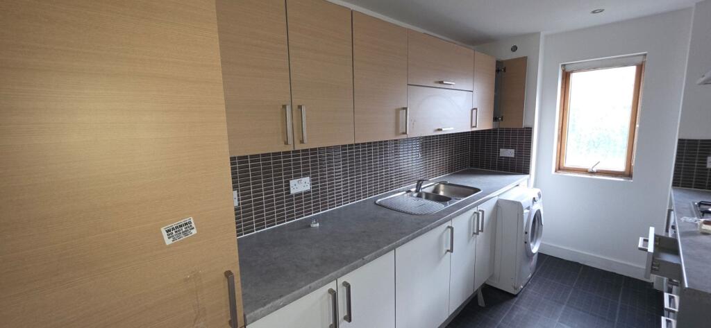 Apartment 9 Vector Point, 1-5 Hainault Street, Ilford, Essex, IG1 4GF photo 3