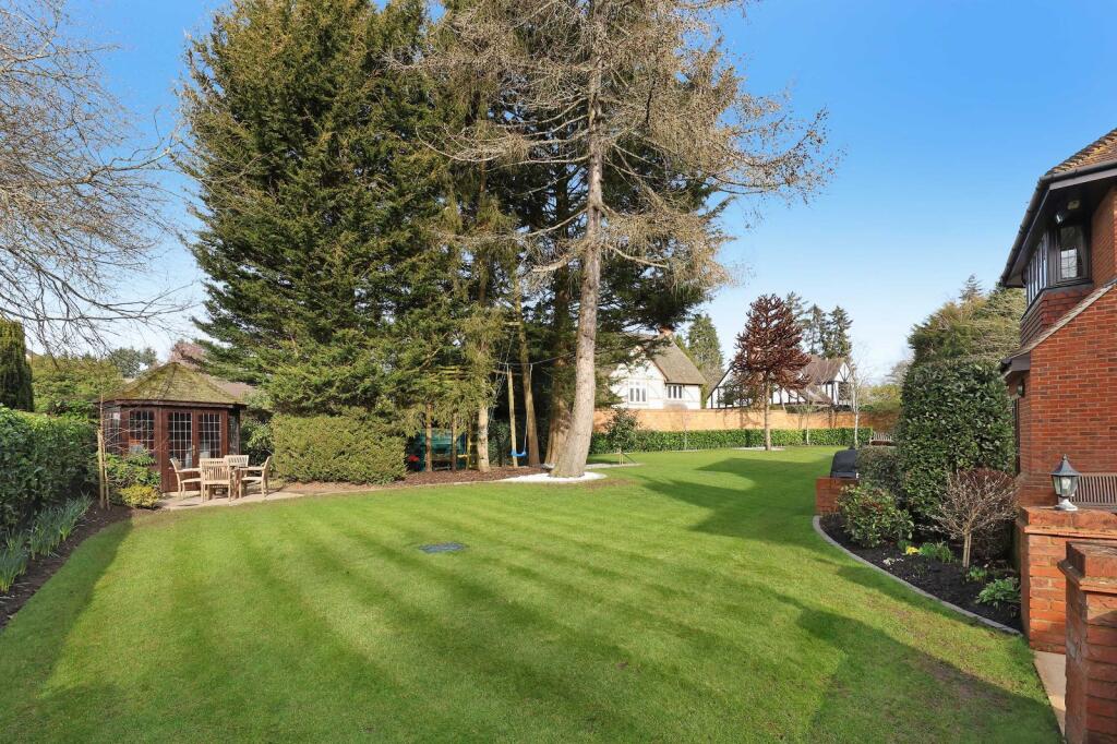 Finch Lane, Knotty Green, Beaconsfield, Buckinghamshire, HP9 photo 4