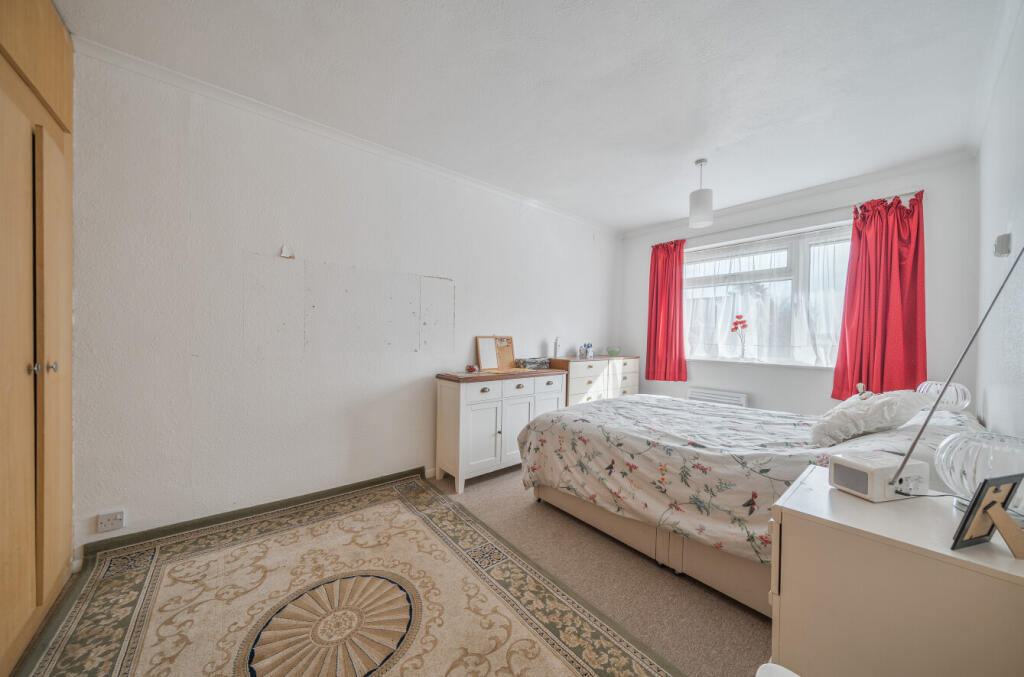 Apartment in Worthing, West Sussex - More