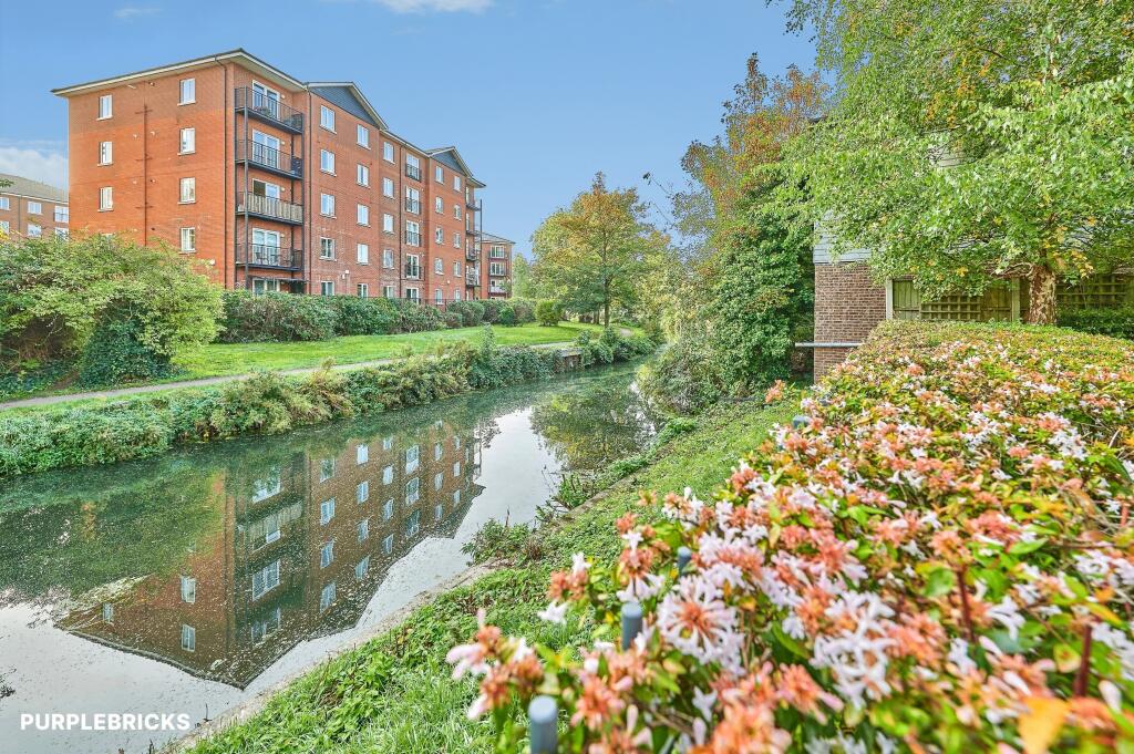 1-bed flat on South Street, Bishop's Stortford, CM23, £350,000